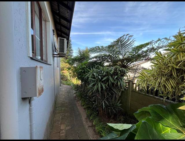 6 BEDROOM HOUSE FOR SALE IN MANABA BEACH